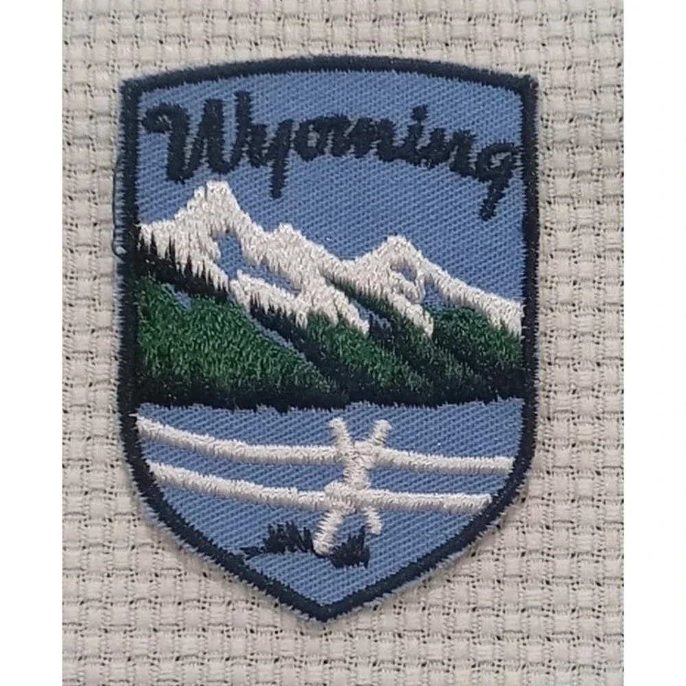 Vintage Wyoming Travel Souvenir Patch Mountain‎ Landscape Collectable Badge